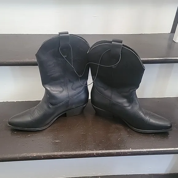 New Steve Madden Women’s Leather Western Cowgirl Black Boots Sz 9