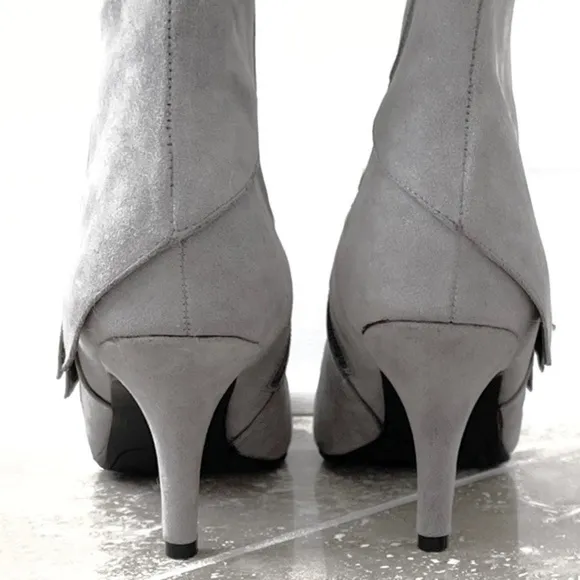 NEW! Suede Knee High Fashion Boots!
