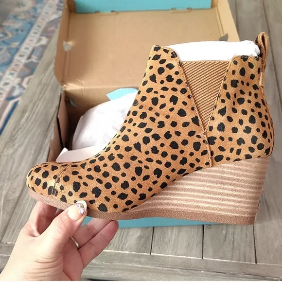NEW TOMS Kelsey Boots In Cheetah Printed Suede Size Women's 6.5