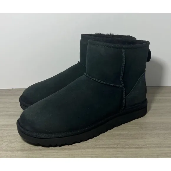 NEW UGG Classic Mini II Black Short Boot Size 10