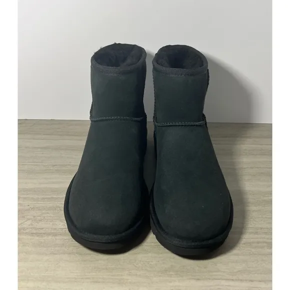 NEW UGG Classic Mini II Black Short Boot Size 10