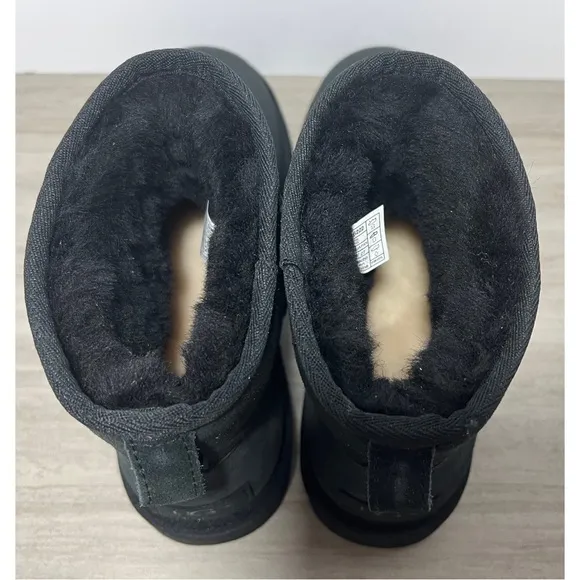 NEW UGG Classic Mini II Black Short Boot Size 10