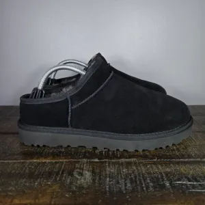 NEW UGG Classic Slipper Womens Size 10 Slip On Shoes Boots Black Fur Lined