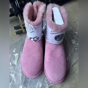 NEW UGG Women's Mini Bailey Bow II Boots in Dusty Orchid, Size 9 (with flaw)
