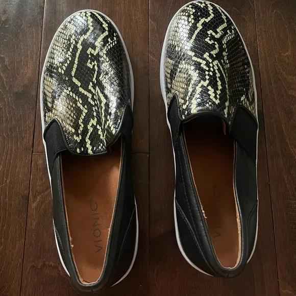 new vionic demetra boa snakeskin leather slip on sneaker shoes black size 10