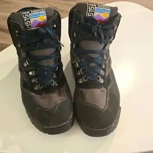 New Balance Men's vintage 1990s green hiking boots