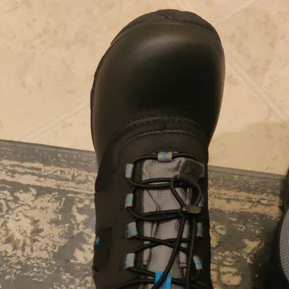 new!Columbia youth rope tow Kids' Black Waterproof Boots sz 4