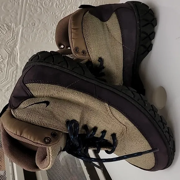 Nike ACG Rare Vintage90's Suede LaceUpHiking BootsOutdoor grape 7.5 sz like new!