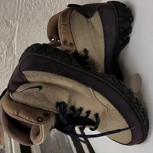 Nike ACG Rare Vintage90's Suede LaceUpHiking BootsOutdoor grape 7.5 sz like new!