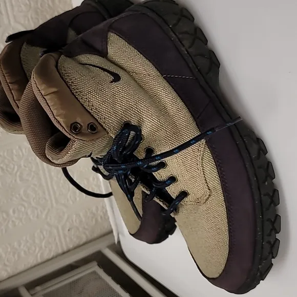 Nike ACG Rare Vintage90's Suede LaceUpHiking BootsOutdoor grape 7.5 sz like new!