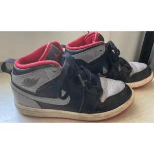 Nike Air Jordan 1 Mid Kids Sneakers Black/Gray/Red Size 13C