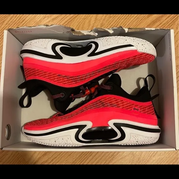 Nike Air Jordan XXXVI Low “Flipped Infrared” sneakers, New in Damaged Box M10.5