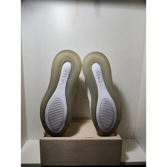 Nike Air Max 720 Shoes in White/Metallic Platinum/Pure Platinum