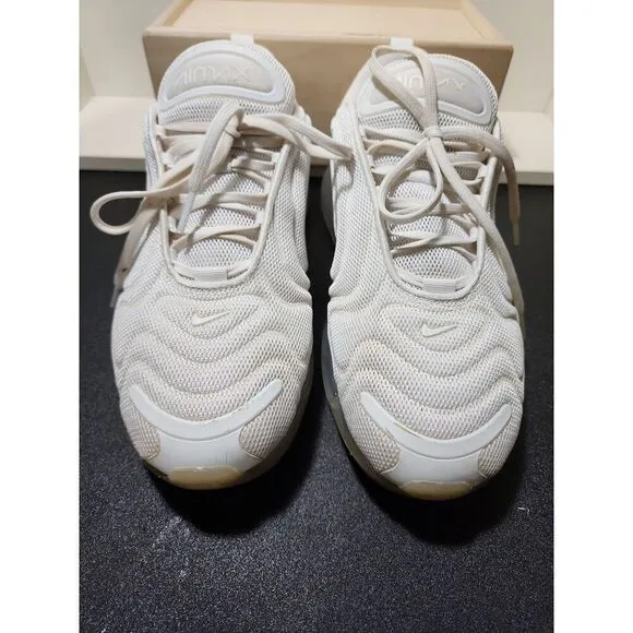 Nike Air Max 720 Shoes in White/Metallic Platinum/Pure Platinum