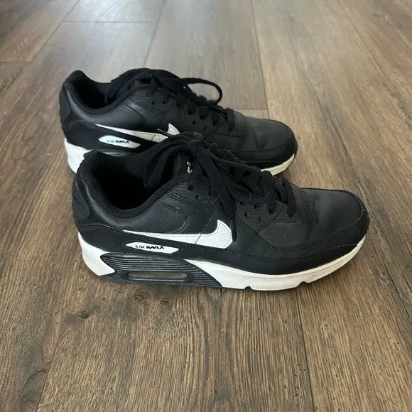 Nike Air Max 90 LTR (size 7 women’s)