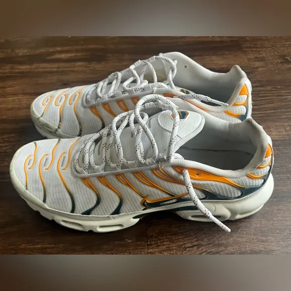Nike Air Max Plus Hiking Shoes Mens Size 12 Carabiner White Kumquat DV3507-100