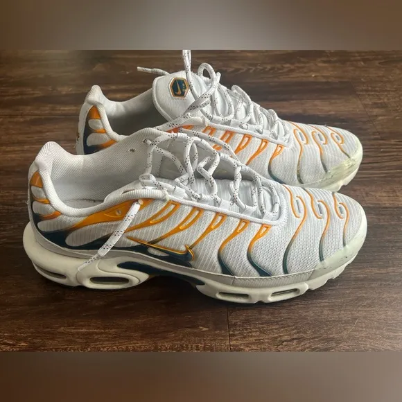 Nike Air Max Plus Hiking Shoes Mens Size 12 Carabiner White Kumquat DV3507-100