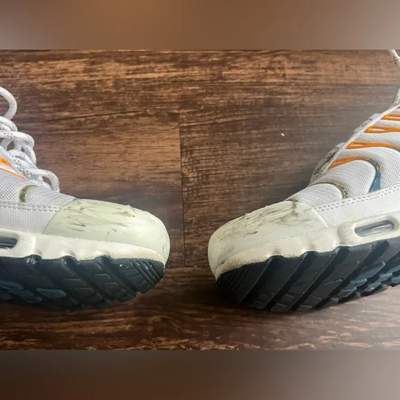 Nike Air Max Plus Hiking Shoes Mens Size 12 Carabiner White Kumquat DV3507-100