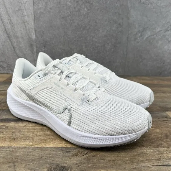 Nike Air Zoom Pegasus 40 Size 9.5 Womens White Metallic Silver Running Shoes