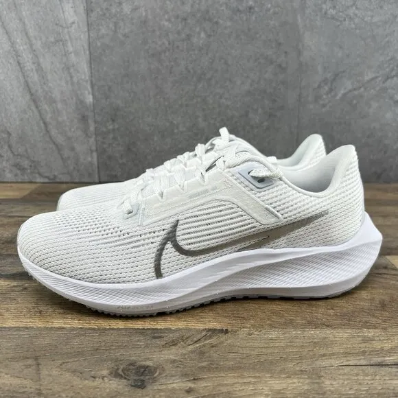 Nike Air Zoom Pegasus 40 Size 9.5 Womens White Metallic Silver Running Shoes