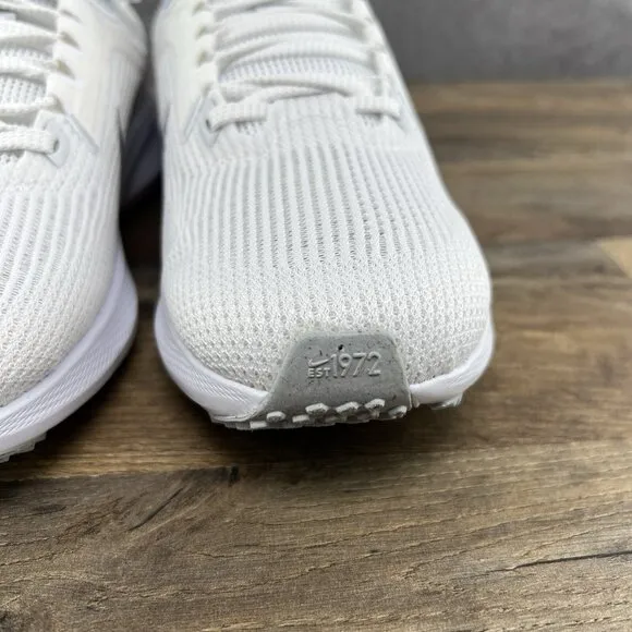 Nike Air Zoom Pegasus 40 Size 9.5 Womens White Metallic Silver Running Shoes