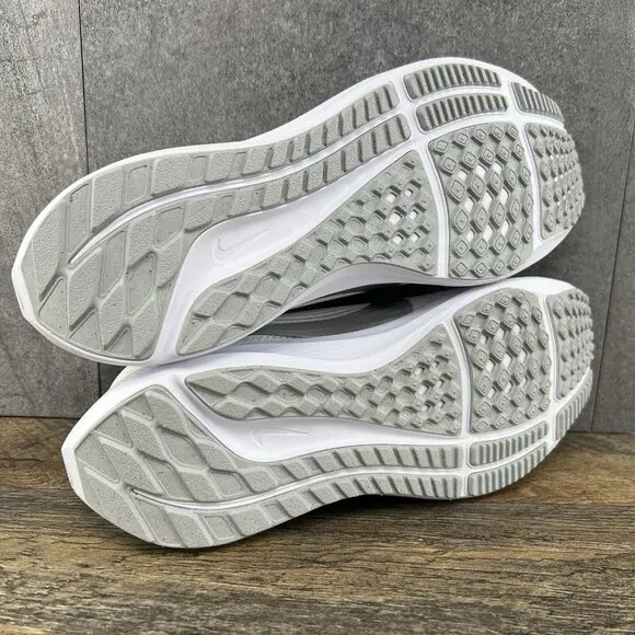 Nike Air Zoom Pegasus 40 Size 9.5 Womens White Metallic Silver Running Shoes