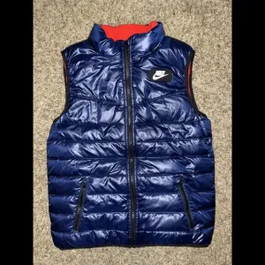 Nike Boys Reversible Puffer Synthetic-Fill Color Block Padded Vest Sample