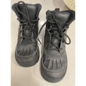 Nike Kid's Woodside 2 High Top Boots  Sz US 1