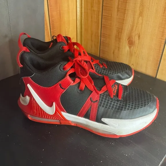 Nike LeBron Witness 7 Basketball Boys Sports Tennis Shoes