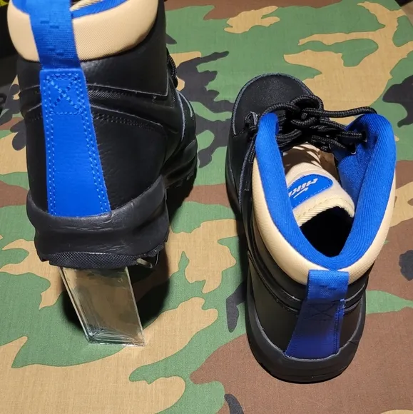 Nike Manoa LTR (GS)  Big Kid's 7 Youth Black/Sesame-Game Royal  Ankle Boots