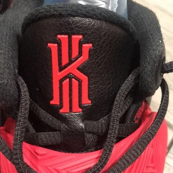 NIKE Red &amp; Black KYRIE FLYTRAP III (BQ3060-009) size 8