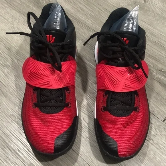 NIKE Red &amp; Black KYRIE FLYTRAP III (BQ3060-009) size 8
