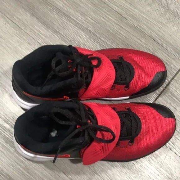 NIKE Red &amp; Black KYRIE FLYTRAP III (BQ3060-009) size 8