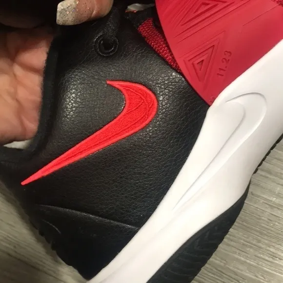 NIKE Red &amp; Black KYRIE FLYTRAP III (BQ3060-009) size 8