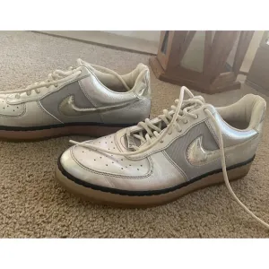 Nike Shoes Mens 7.5 Silver  Metallic Air Force 1 Low 2013 no box 579962-002 Rare