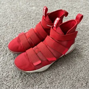 Nike Shoes Mens Size 9.5 Lebron Zoom Soldier XI 11 Red