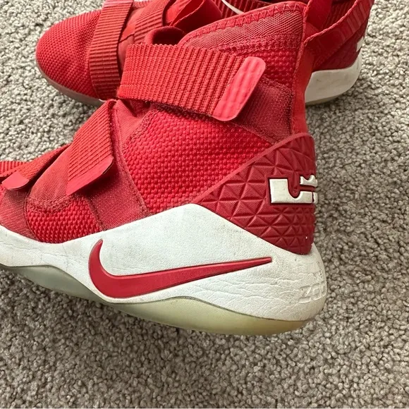 Nike Shoes Mens Size 9.5 Lebron Zoom Soldier XI 11 Red