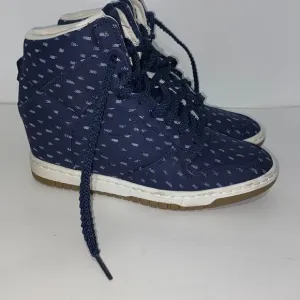 Nike Women's Blue Dunk Sky Hi Print Hidden Wedge Sneaker Shoes Size 6.5