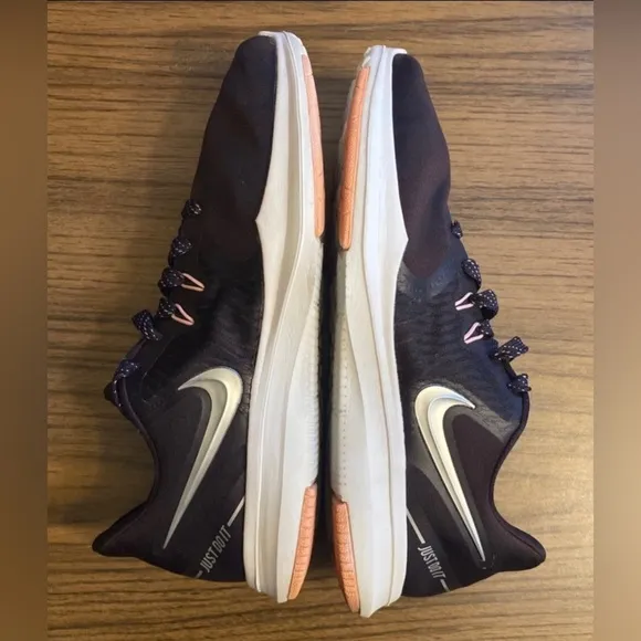 Nike Women’s Shoes Size (10)