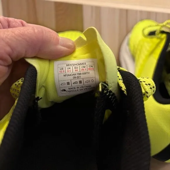 NWOB Mens The North Face Vectiv Eminus Trail Running Training Shoes - LED Yellow