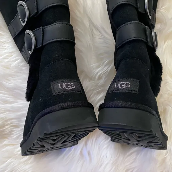 NWOB UGG Aletheia Leather Boot in Black Sz 6