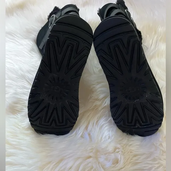NWOB UGG Aletheia Leather Boot in Black Sz 6