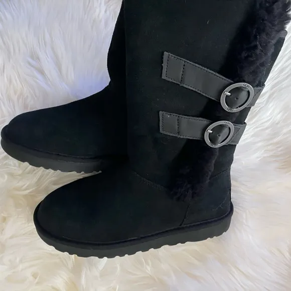 NWOB UGG Aletheia Leather Boot in Black Sz 6
