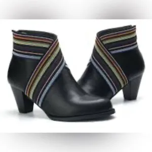 NWOB Lostisy Boots