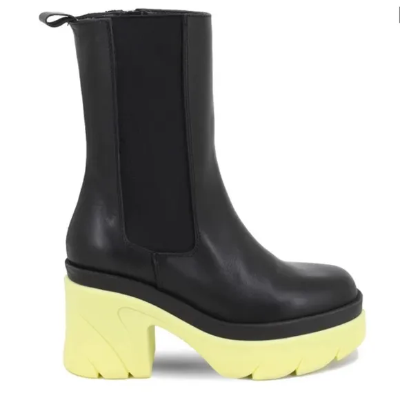 NWOT, Chelsea Boots, Size 6, Platform, Genuine Leather, Yellow bottom