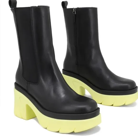 NWOT, Chelsea Boots, Size 6, Platform, Genuine Leather, Yellow bottom