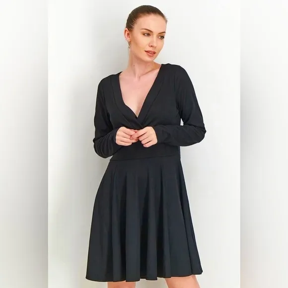NWOT GUESS Women’s Long Sleeve Textured Fit Flare Relaxed Dress Black Small S