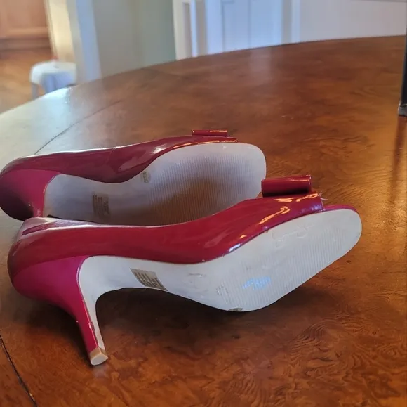 NWOT Jessica Simpson Burgundy Wine Genuine Patent Leather Bow Open Peep Heels