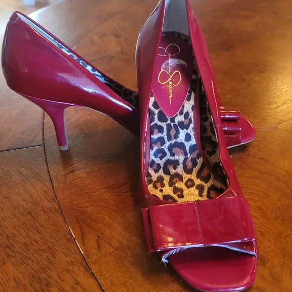 NWOT Jessica Simpson Burgundy Wine Genuine Patent Leather Bow Open Peep Heels