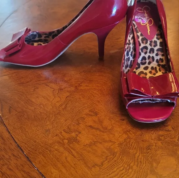 NWOT Jessica Simpson Burgundy Wine Genuine Patent Leather Bow Open Peep Heels